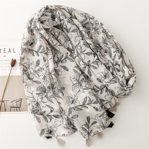 <span class=keywords><strong>Écharpe</strong></span> en polyester, coton et lin, toucher doux, fil <span class=keywords><strong>de</strong></span> bambou noué, motif floral noir et blanc, châle à pompons pour climatisation - Product Image 3