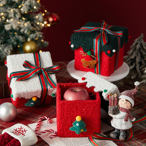 Kotak Hadiah Beludru Natal dengan Pohon Natal Bulu Pom Pom, Tutup Bergelombang Putih, Badan Merah, Pita Hijau, Kotak Kertas untuk Apel - Product Image 2