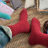 Vente en gros de chaussettes à pois en laine d'agneau thermique épaisse pour femmes Chaussettes d'hiver en laine douce japonaise