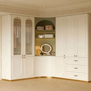 Armoire d'angle incurvée sur mesure avec panneau cintré et vasque intégrée |   Accents dorés et rangement éclairé par LED pour chambre à coucher de luxe - Product Image 1