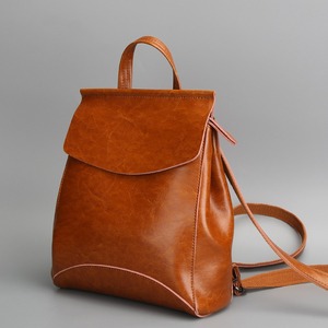 <span class=keywords><strong>Zaino</strong></span> Versatile in Vera <span class=keywords><strong>Pelle</strong></span> di Vacchetta, Borsa Multifunzionale da <span class=keywords><strong>Donna</strong></span> con Chiusura a Coulisse, Manico Morbido e Fodera in Nylon - Product Image 6