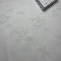 Tissu satiné jacquard bambou prune aspect acétate à motif tonal pour kimonos, robes et jupes