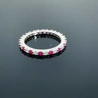 Feiner Schmuck 925 Sterling Silber Trendiger 1,8mm Rundschliff Rubin Eternity Ring Silbermaterial Rot-Rosa Farbiger Edelsteinring