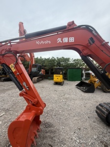 รถขุดคูโบต้า KX55 ปี 2023 ใช้งานน้อย 5.5 ตัน กำลังเครื่องยนต์ 0.3 ลูกบาศก์เมตร  บุ้งกี๋ขนาด 0.3 ลูกบาศก์เมตร สำหรับงานก่อสร้าง ขุดดิน เคลื่อนย้ายดิน - Product Image 5