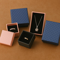 Boîte à bijoux personnalisée avec logo, motif à carreaux, couverture en papier spécial bon marché, pour bague, bracelet, collier, boucles d'oreilles, emballage personnalisé