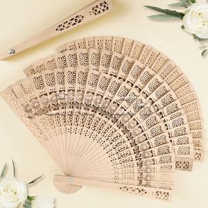 Top classement fournisseur chinois sculpté pliant parfum bois main ventilateur mariage décor cadeaux pour invité - Product Image 1