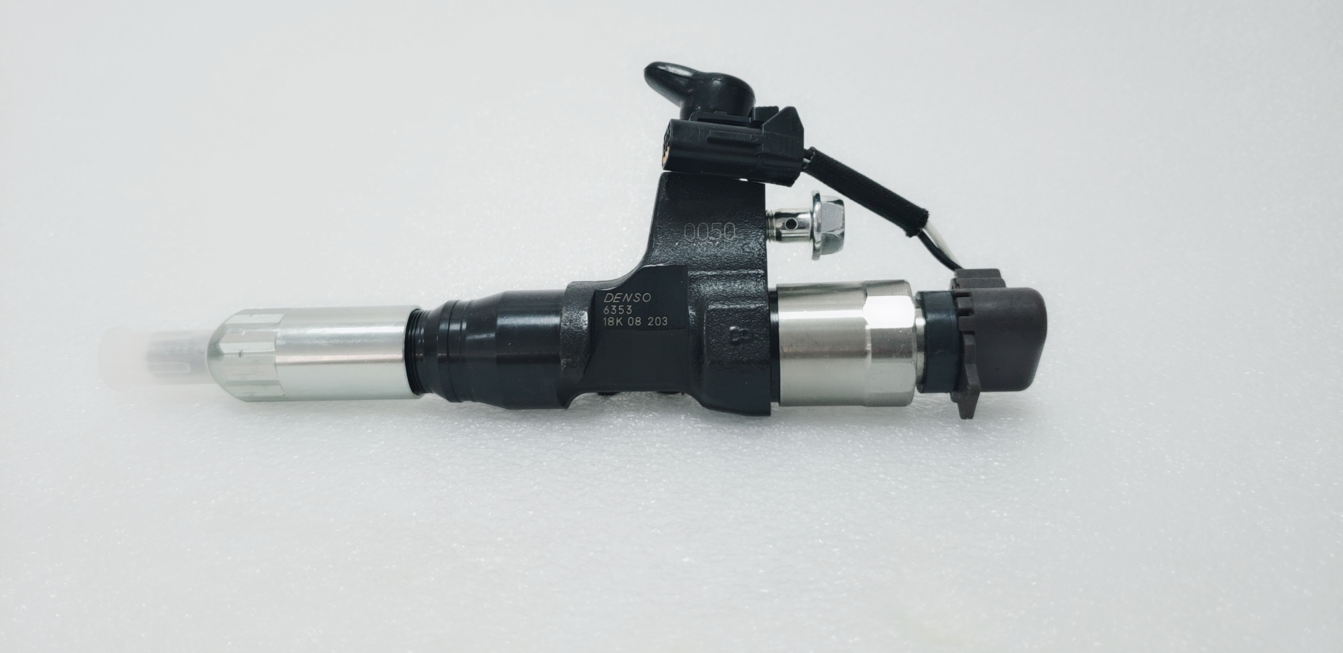 High Quality Diesel Fuel Injector 095000-5990 Common Rail Injector 23670-E0310 For HINO J05