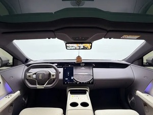 Changan Avatr 06 2025 Usado, Sedán de Lujo, 5 Asientos, Tracción Trasera, Asientos de Cuero, Autonomía de 700 km (NEDC), Motor de 150-200 kW, Batería de 50-70 kWh - Product Image 6