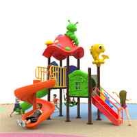 Aire de jeux pour enfants, aire de jeux publique extérieure, petites aires de jeux, toboggans, espace de jeux pour enfants, aire de jeux extérieure