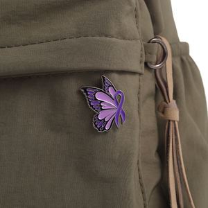 دبوس فراشة مخصص مطلي بالمينا الناعمة، شارة معدنية تحمل الرسائل: الحب، الإيمان، القوة، الأمل، ضد العنيف - Product Image 4