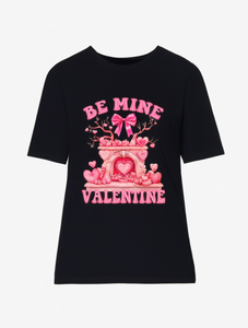 T-shirt Nera da Donna per San Valentino con Cuori Rosa, Girocollo, in Cotone Elasticizzato, Manica Corta, Stampa Grafica, Casual ed Elegante per Ogni Giorno - Product Image 1