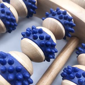 Masseur de pieds en bois fait à la main avec des perles de bois WM021 - Product Image 4