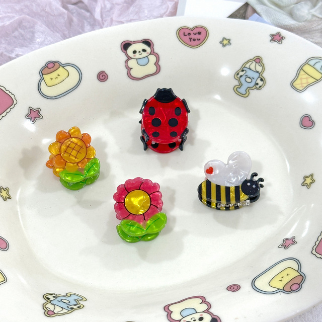 Elegant Super Beautiful Sunflower Hairpins Acrylic Claw Hair Accessories for Daily Occasions Shark Clips