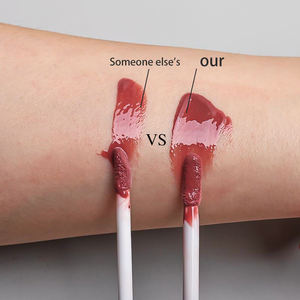 Tubos de Brillo Labial Líquido Personalizados y Caja de Empaque Vegana, Brillo Labial de Larga Duración con Ácido Hialurónico y Purpurina, Tamaño Viaje - Product Image 3