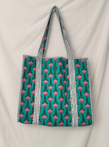 Sac fourre-tout bohème matelassé en coton à imprimé léopard, à longues poignées, fait main en Inde, pour femme, idéal pour l'hiver/le printemps, avec motifs imprimés à la main - Product Image 2