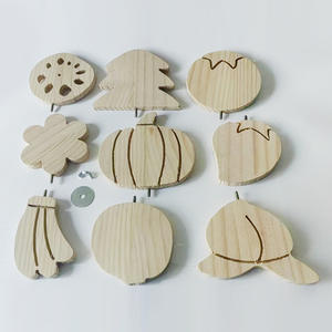 ของเล่นนกแก้วรูปผลไม้ทำจากไม้ พร้อมที่นั่งติดผนังสำหรับเล่นและพักผ่อนในร่ม - Product Image 1