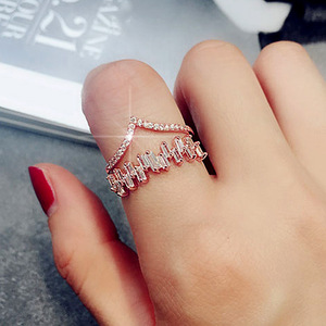 Anello a doppio strato Sweet Crown per donna, accessorio per dita a forma di V, alla moda, da indossare tutti i giorni - Product Image 2