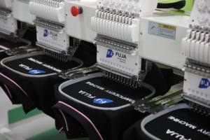 Máquina de Bordar Computarizada FUJA de 4 Cabezas para Gorras, Uso Doméstico, Nueva, de Alta Velocidad, con Motor Servo Automático - Product Image 4