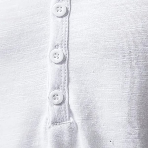 Camiseta Deportiva de Verano para Hombre, Nueva, Cuello en V con Cuatro Botones, Manga Corta, Color Blanco Sólido, Hecha de Poliéster/Algodón - Product Image 4