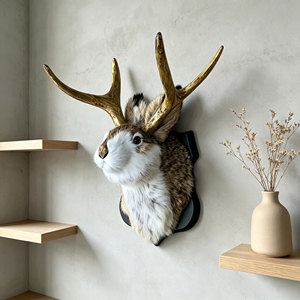Peluche di Coniglio Cornuto da Appendere a Parete, Jackalope in Vera Pelliccia per Feste, Primo Ornamento Natalizio, Jackalope da Parete per Adulti - Product Image 2