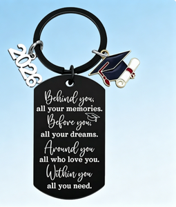 Porte-clés de graduation 2026 en promotion, porte-clés en métal gravé avec citation inspirante et breloque chapeau de diplômé pour étudiants et amis - Product Image 1