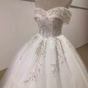 Off-the-Shoulder Ball Gown Wedding Dress Sweetheart Neckline Tulle Netting Off White Floor Length Vintage Style X051 - Product Image 2
