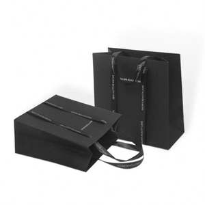 Sac de shopping en papier d'art personnalisé de luxe avec ruban, estampage à chaud et sérigraphie pour l'emballage de chaussures, de fourrures et de chaussettes, idéal pour les promotions d'expédition - Product Image 2