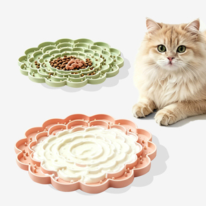 Comedero Lento de Silicona con Forma de Flor, Tapete para Lamer, Tazón de Alimentación para Mascotas con Ventosa, Comedero para Perros y Gatos para Uso en Interiores - Product Image 1