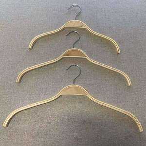 Оптовая продажа, натуральные деревянные вешалки для брюк - Product Image 1