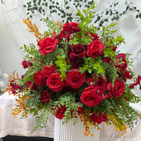 Bouquet de fleurs artificielles en soie de 60 cm, roses rouges, boules de verdure, arrangement floral bordeaux et vert, centre de table de mariage