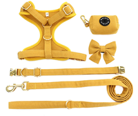 Ensemble Harnais et Laisse Vert Floral Élégant pour Animaux de Compagnie – Gilet Réglable en Maille Douce avec Nœud Papillon, Bandana et Distributeur de Sacs pour Petits Chiens