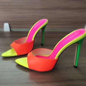 Sandales élégantes à talons hauts pour femme, style mule à bout ouvert, multicolores et tendance - Product Image 5
