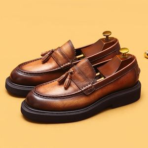 Zapatos de cuero suave estilo empresarial para hombre, suela gruesa, estilo británico, zapatos con flecos de cuero genuino, tallas grandes - Product Image 1