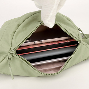 Riñonera de nailon para mujer, correa ajustable, cierre de cremallera, resistente al agua, bolso de pecho, informal para el día a día - Product Image 4