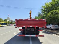 Grue à flèche pliante montée sur camion de 6,3 tonnes avec stabilisateurs pour le chargement et la livraison de marchandises de construction