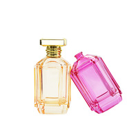 Flacon de parfum carré transparent vide Doully Classic 100 ml avec pulvérisateur à pompe, diffuseur à bâtonnets, et boîte d'emballage sérigraphiée prête à l'emploi