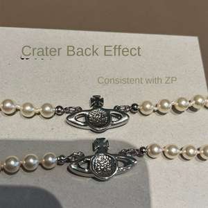 Nouvelle Arrivée : Collier Saturne Empress Dowager Haut de Gamme, Pendentif Planète Rétro Entièrement Sertie de Diamants, Chaîne Sportive en Titane Unisexe Motif Bambou - Product Image 3