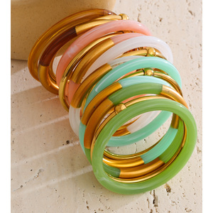 JINYOU 7775 Ensemble de bracelets tendance en acier inoxydable plaqué or, multicouches, empilables, en résine ambrée, style métallique épais - Product Image 2