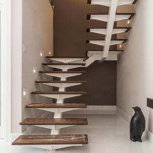 <span class=keywords><strong>Escalier</strong></span> <span class=keywords><strong>droit</strong></span> à tube carré Conception flottante Cadre en acier massif Marchepied en bois pour maisons et bureaux contemporains - Product Image 4