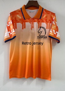 Kit Calcio Vintage all'Ingrosso, Maglie Classiche Retrò di Club e Squadre Nazionali, Servizio OEM, Completi Estivi, Taglio Automatizzato, Asciugatura Rapida - Product Image 3