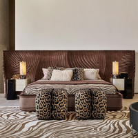 Lit double en tissu de luxe léger de style milanais italien, design haut de gamme pour chambre principale de villa, lit de mariage créatif