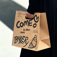 Sacs en papier kraft brun personnalisés écologiques avec poignée découpée pour la livraison de repas à emporter et l'emballage de produits de boulangerie