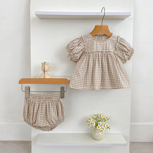 Vestito estivo nuovo stile occidentale con modello Plaid manica a sbuffo e <span class=keywords><strong>pantaloni</strong></span> da testa a triangolo abbigliamento Casual per bambini - Product Image 3