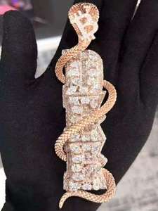 Pendentif Charme en Argent 925 Plaqué Or avec Moissanite, Bijoux Hip-Hop Unisexe, Tendance Mode Homme Femme, Élégant et Scintillant pour Mariage - Product Image 3
