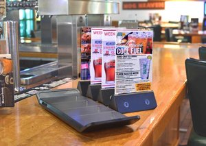 Shengyi Lcd Da Tavolo Top Caricatore della Banca di Potere Banche di Potenza 10000Mah di Carica Veloce Con Il Supporto di Menu Per La Pubblicità del Vino - Product Image 5