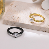 Yiwu DAICY vente chaude en acier inoxydable chrome coeur anneau amour coeur cubique zircon anneau femmes bague de mariage
