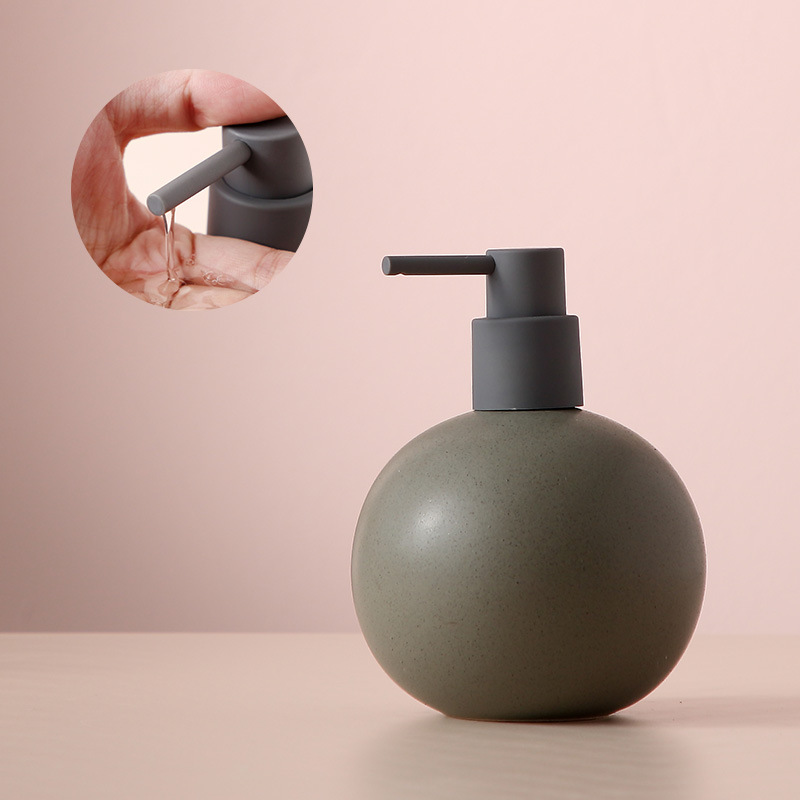Lotion - Grand flacon gris - Pompe distributrice à action descendante
