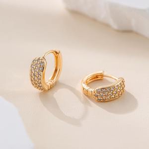 Boucles d'oreilles en cuivre à cercle simple pour femmes haut de gamme luxueuses populaires avec crochet d'oreille vintage unique et conception complète de micro zircon - Product Image 3