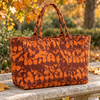 Sac fourre-tout en toile camouflage à ouverture supérieure avec logo personnalisé, soufflet latéral et base pour coffrets cadeaux d'abonnement de studio de yoga