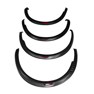 हॉट सेलिंग कस्टम फेंडर फ्लेयर्स प्लास्टिक ब्लैक कलर स्लिम स्टाइल व्हील फेंडर टोयोटा/आईसुजू के लिए फिट - Product Image 1